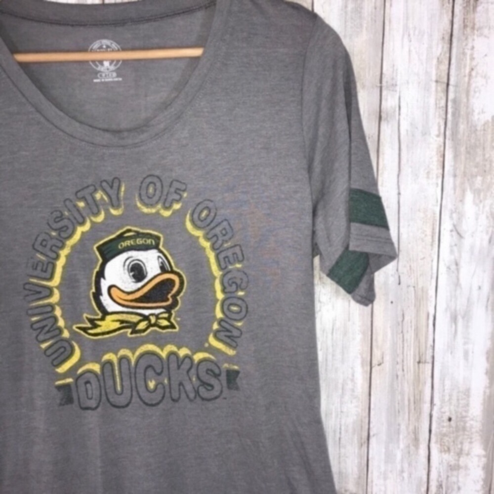 NCAA Oregon Ducks Gray Tee Women’s Medium - Picture 4 of 4